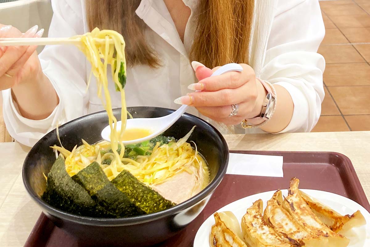 「ハイウェイめし」のイメージ（画像：写真AC）