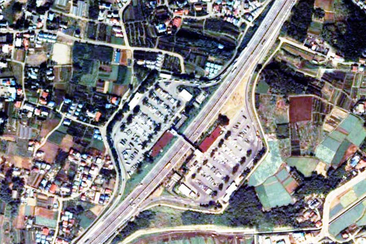 1980年頃の「海老名SA」周辺の航空写真（画像：国土地理院）