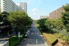 軍用地返還50年…巨大な空白地はなぜ「モデル団地」になったのか？ 飛行場跡地に描かれた“白紙からの都市計画”とは