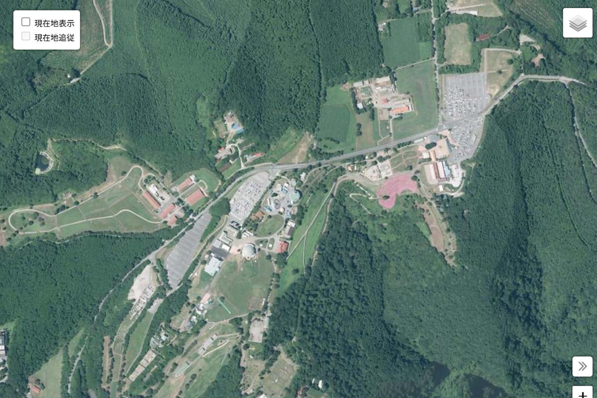 現在の「マザー牧場」周辺の航空写真（画像：国土地理院）