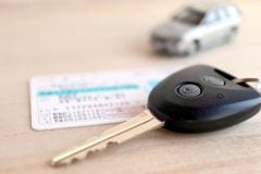 「免許返納したら生活どうなるの？」 老親の運転に7割不安！ しかし子ども世代は“見て見ぬふり”の実態だった