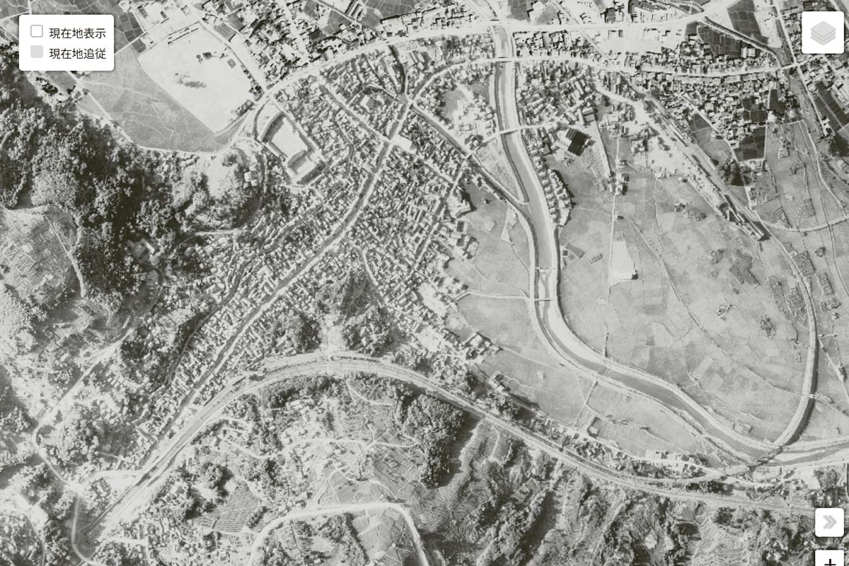 1963年頃の「金谷駅」周辺の航空写真（画像：国土地理院）