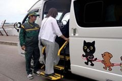 クロネコヤマトが「バス」に大変身？ 北海道で始まった「逆貨客混載」、ドライバー不足解消の切り札になれるのか