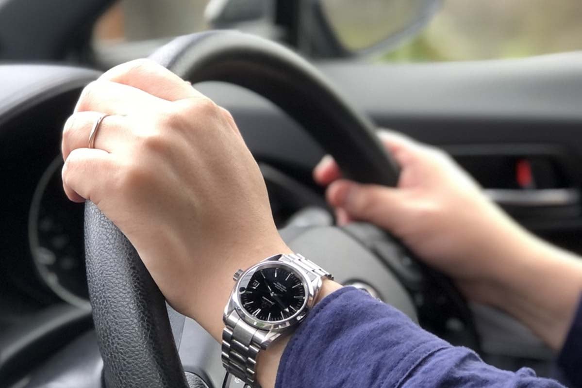 地方の道路を運転するイメージ（画像：写真AC）