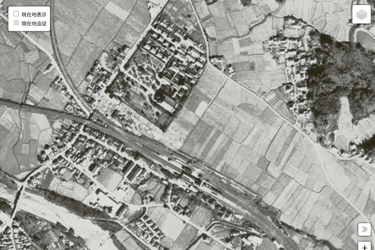1963年頃の「貴生川駅」周辺の航空写真（画像：国土地理院）