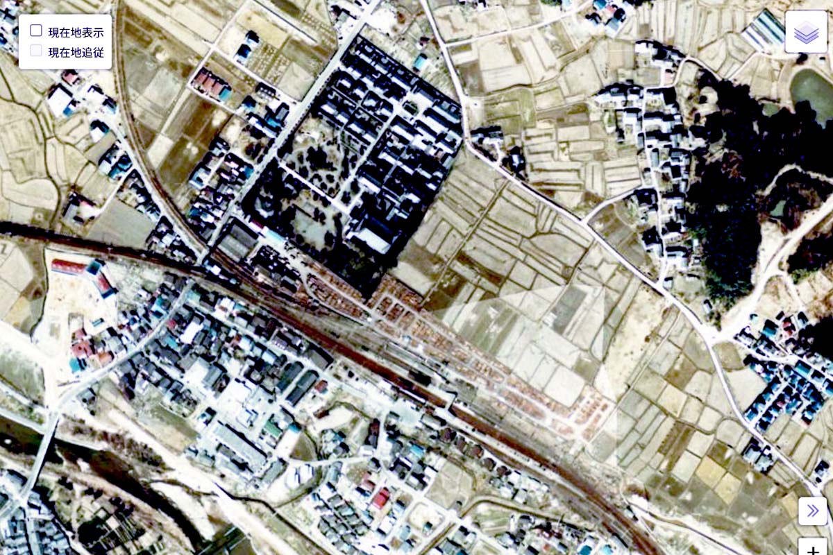 1975年頃の「貴生川駅」周辺の航空写真（画像：国土地理院）