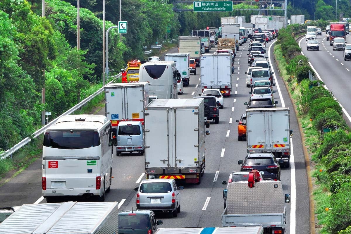 「カルモくん」が全国2240人を対象に、暗黙の運転マナー「サンキューハザード」や「ファスナー合流」の意識調査を実施（画像：ナイル）