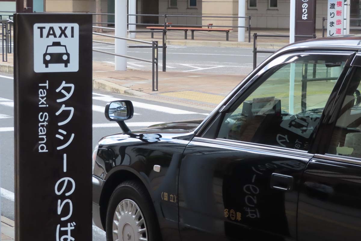 タクシー（画像：写真AC）