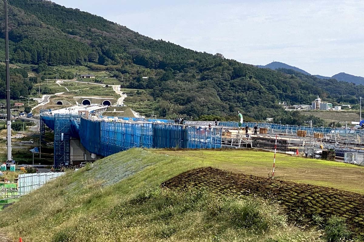 建設中の新東名(画像:写真AC)