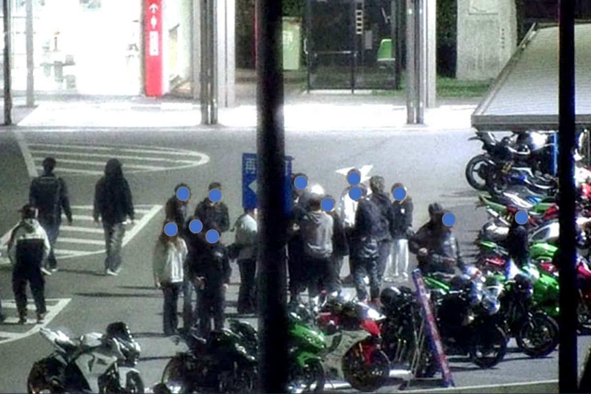 「笠岡ベイファーム」夜間の状況。撮影日時2025年10月10日23時（画像：国土交通省 中国地方整備局 岡山国道事務所）