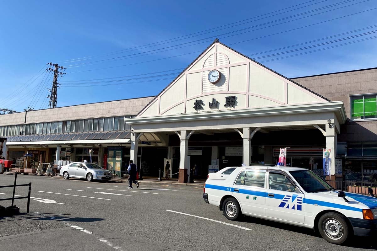 四国一しょぼいといわれた2023年当時の旧駅舎（画像：高田泰）