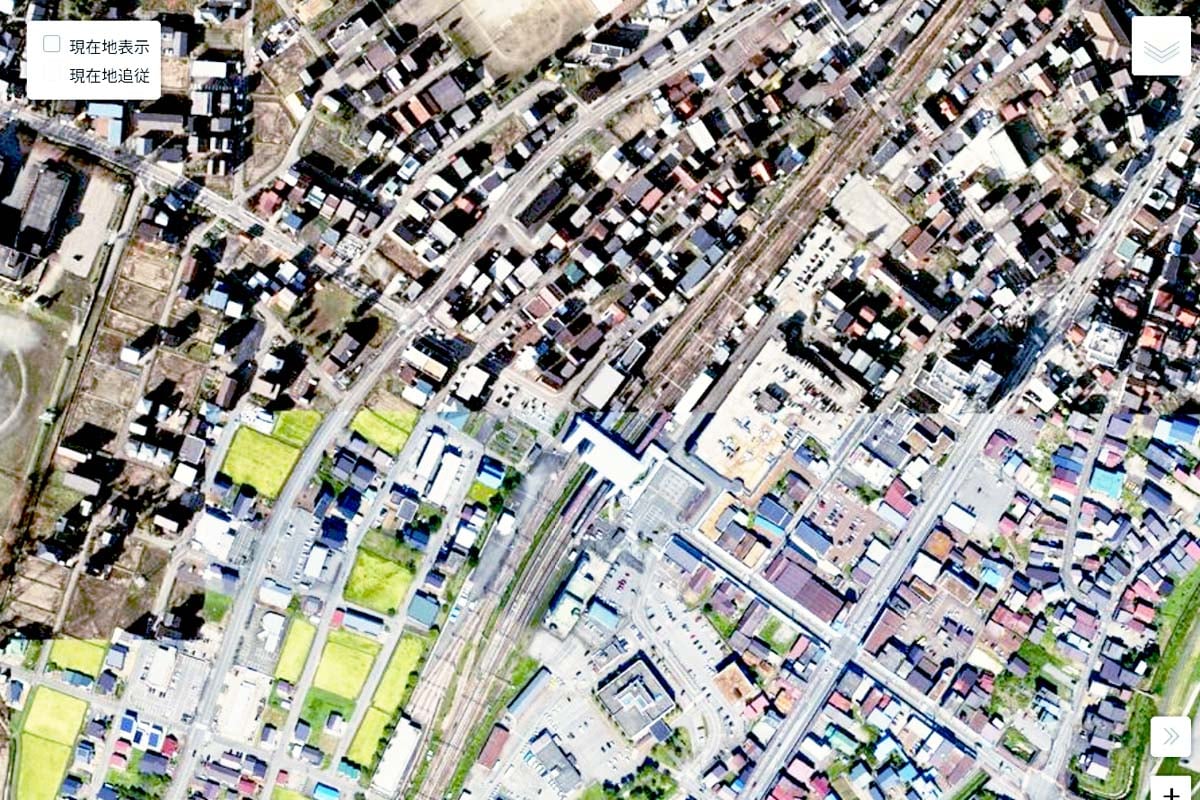 現在の「六日町駅」周辺の航空写真（画像：国土地理院）
