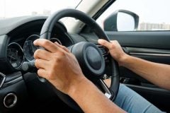 家計直撃！ なぜ「自動車保険料」は全然下がらないのか？ 技術進化・制度のズレが生み出す消費者負担の連鎖とは