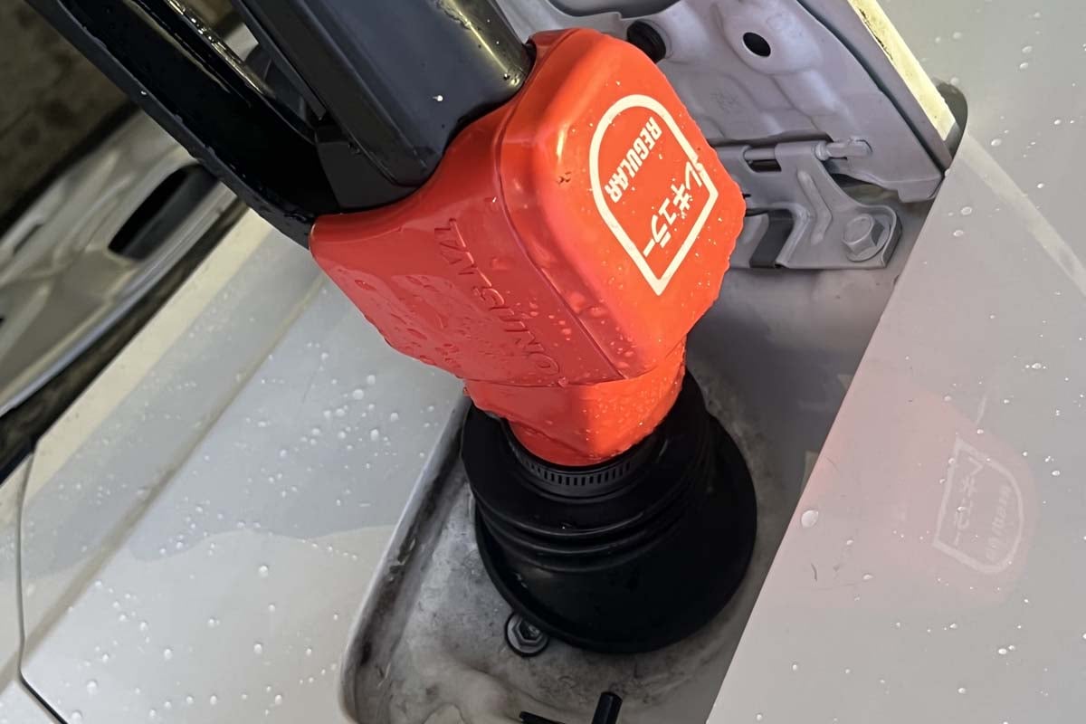 世界市場でキャップレス給油口は成長していく？（画像：写真AC）