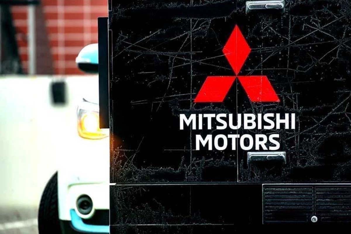 三菱自のロゴ（画像：EPA＝時事）