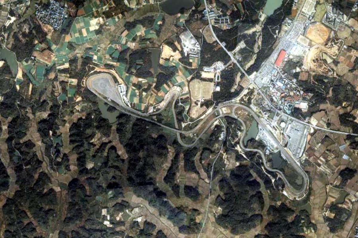 1980年頃の「鈴鹿サーキット」周辺の航空写真（画像：国土地理院）