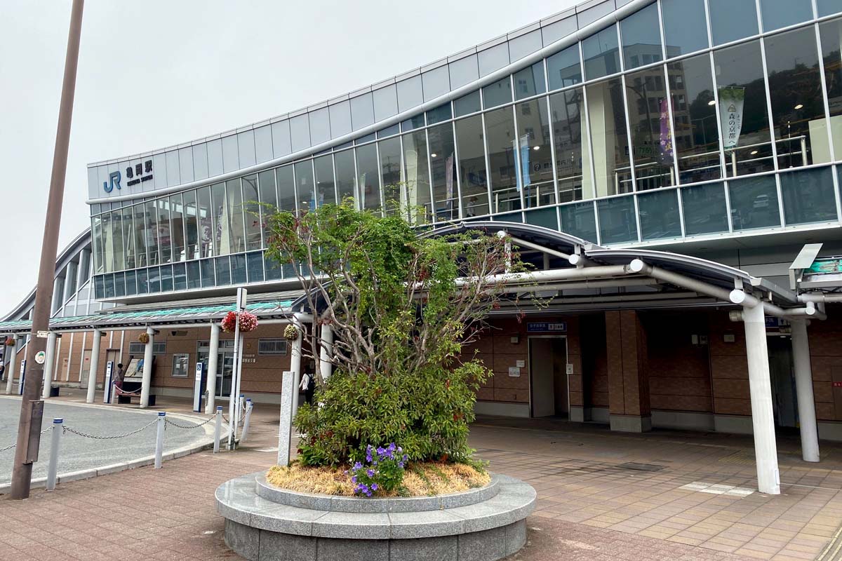 新幹線の話が再浮上した亀岡市のJR亀岡駅（画像：高田泰）