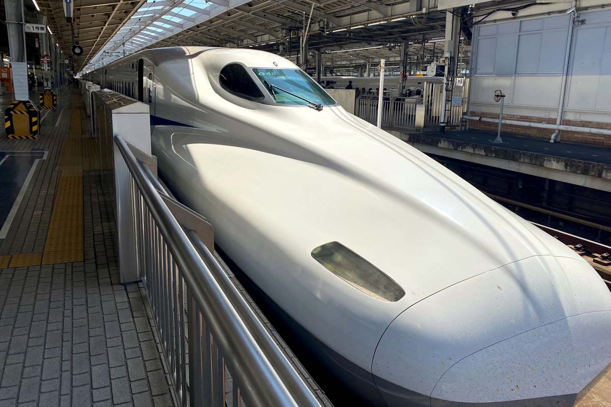 米原ルートで北陸新幹線と接続される米原駅の東海道新幹線（画像：高田泰）