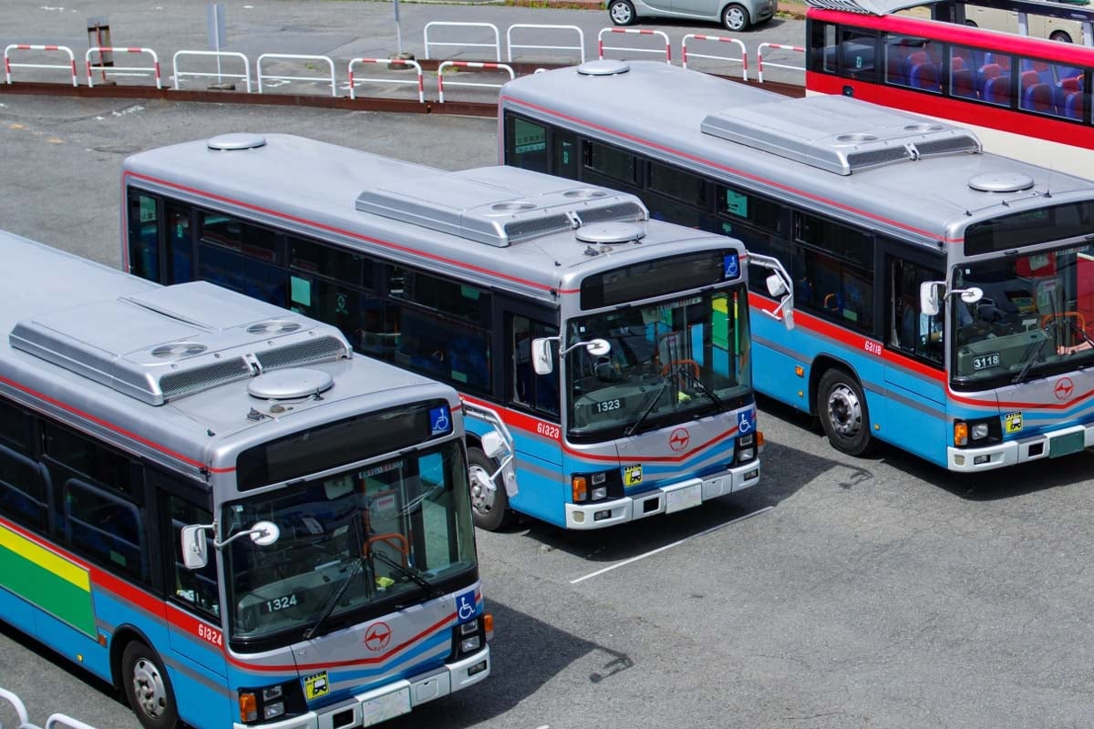 路線バス（画像：写真AC）