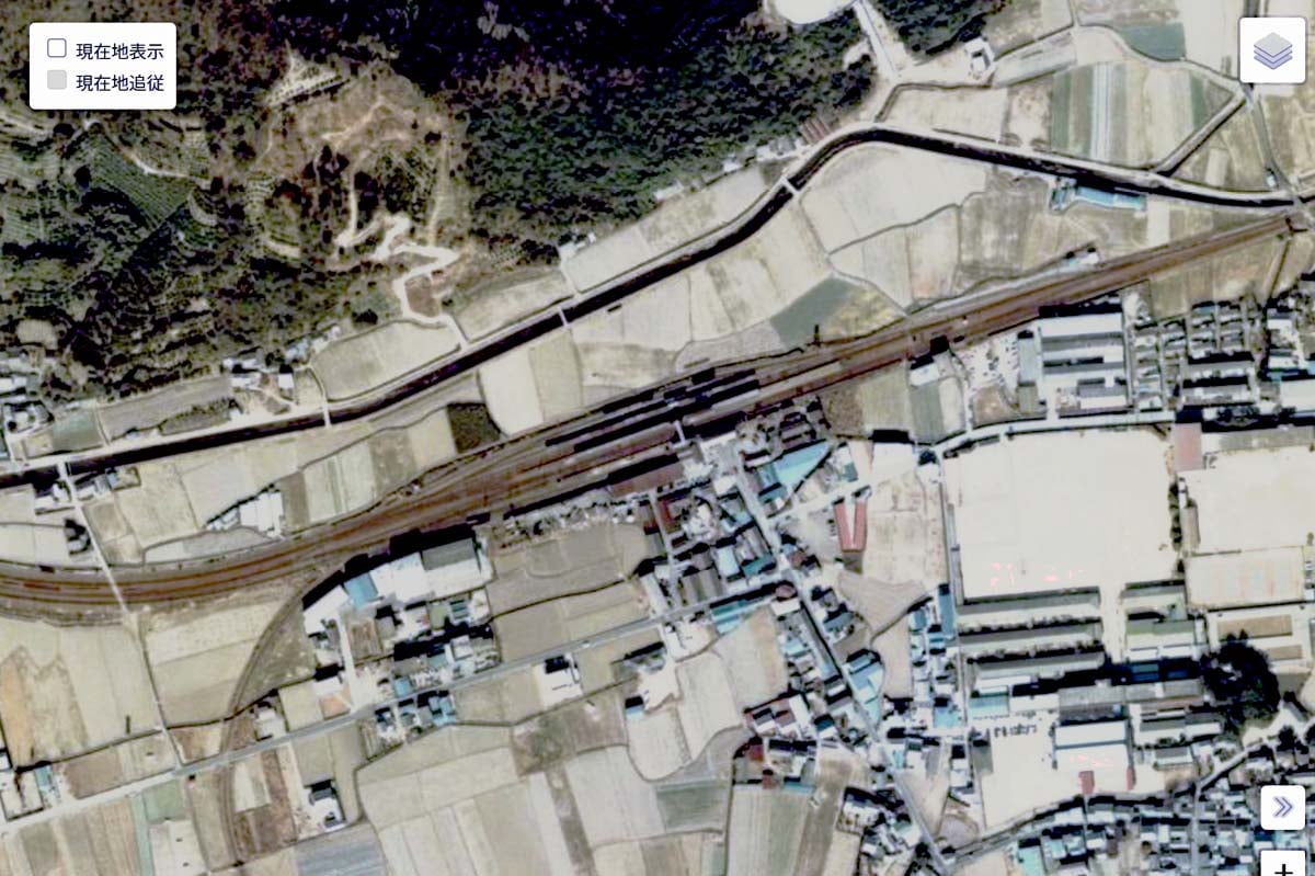 1975年頃の「御坊駅」周辺の航空写真（画像：国土地理院）