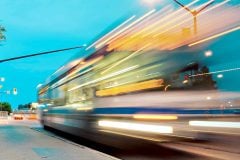 自動運転バスは本当に安全？ 1.1億円超の高コスト・赤字リスクが示す「運用＆統治」の辛らつ現実