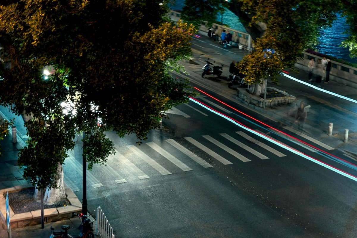 通常の横断歩道（画像：Pexels）