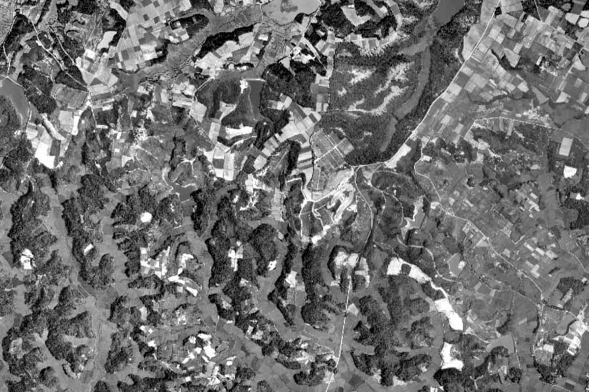 1963年頃の「鈴鹿サーキット」周辺の航空写真（画像：国土地理院）