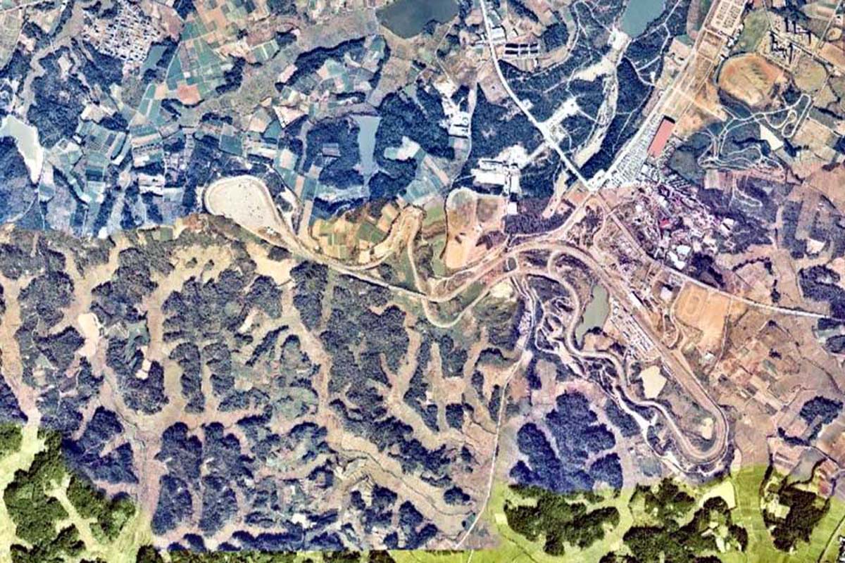 1975年頃の「鈴鹿サーキット」周辺の航空写真（画像：国土地理院）