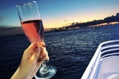 「聖夜の8万円」は何の対価だったのか？ バブル期、ホテルとクルーズ船が競った「乱されない時間」の正体