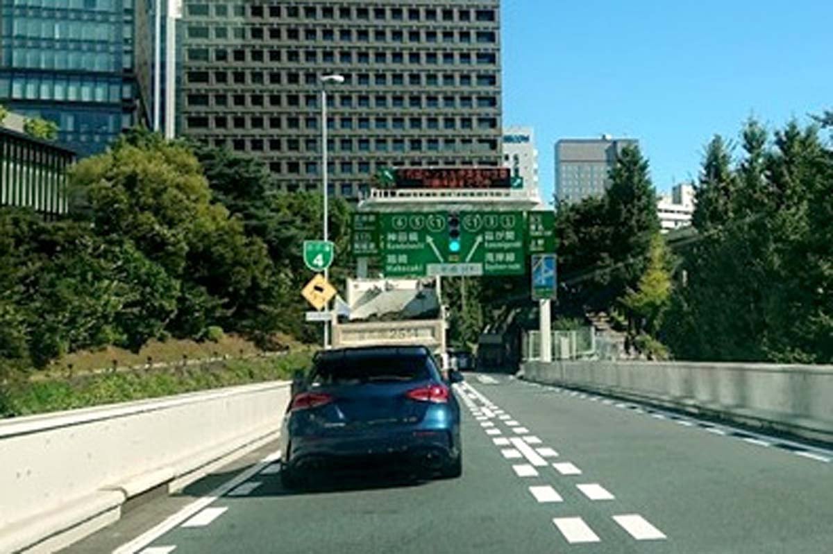 首都高4号新宿線上り線。三宅坂JCT周辺（画像：都野塚也）