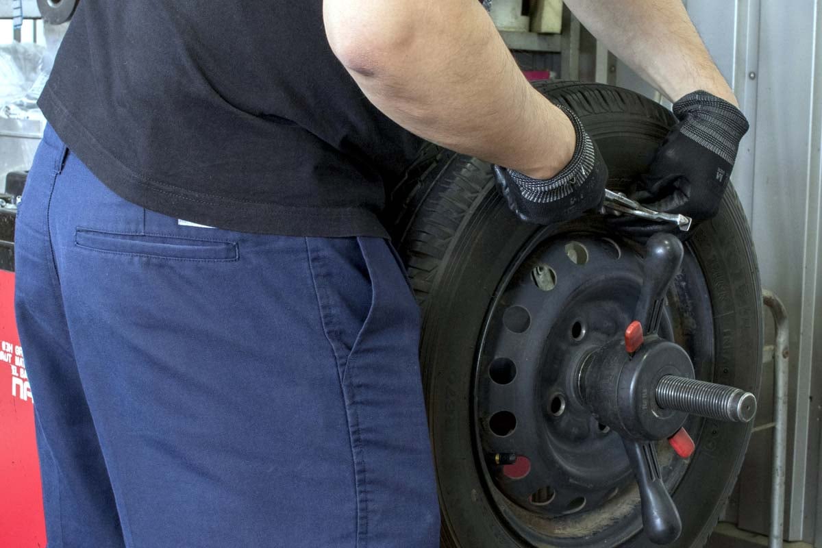 整備士イメージ（画像：写真AC）