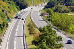 メリットだらけの高速「4車線化」 通行止めリスクを大幅減！ 正面衝突を防ぐ“止まらない道”が物流の生命線になる