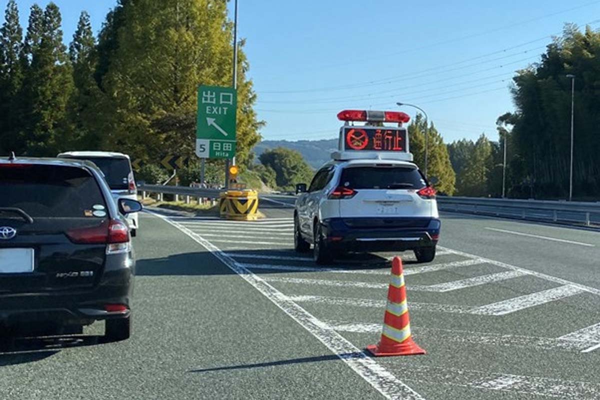 高速道路の通行止め（画像：写真AC）