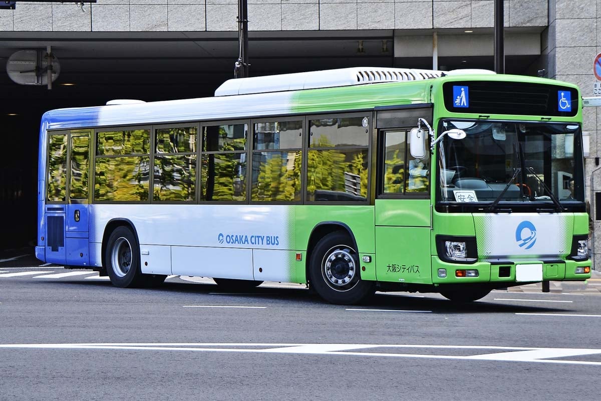 路線バス（画像：写真AC）
