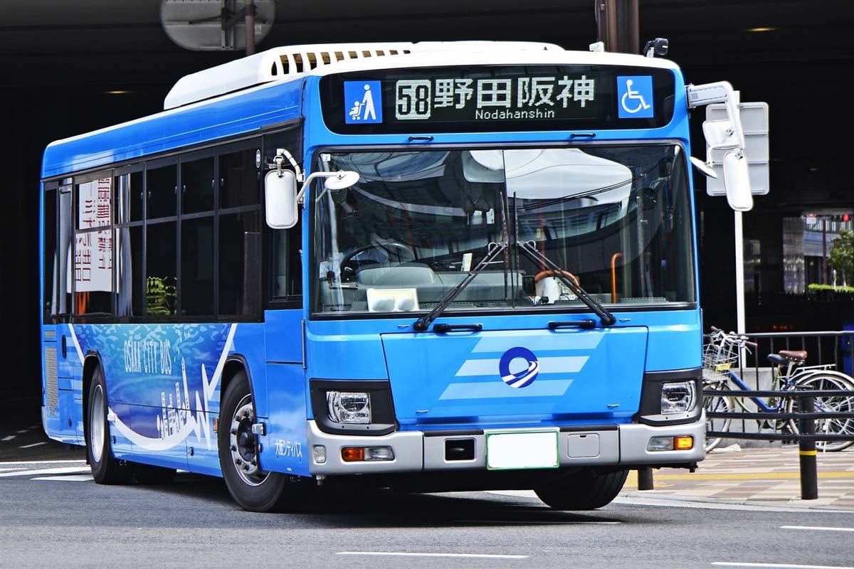 路線バス（画像：写真AC）