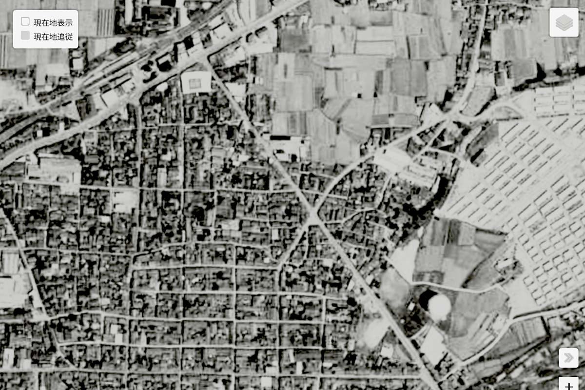 1963年頃の「富田林駅」周辺の航空写真（画像：国土地理院）