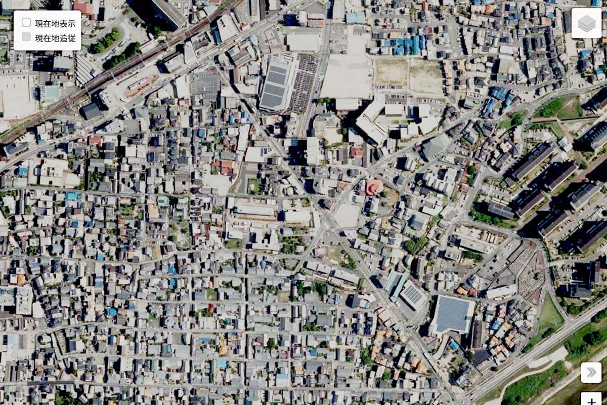 現在の「富田林駅」周辺の航空写真（画像：国土地理院）