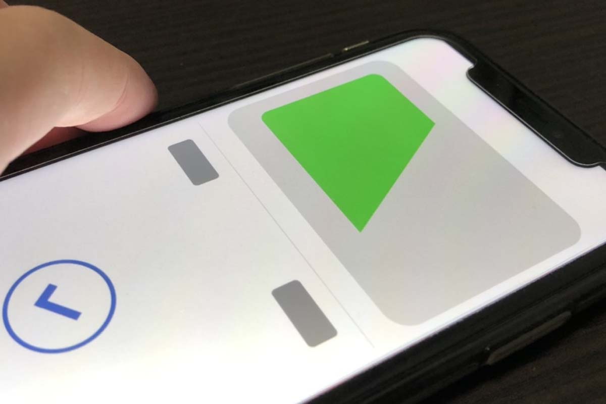 スマホに搭載された交通系ICカードのイメージ（画像：写真AC）