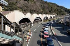 なぜ箱根駅伝は「国民行事」であり続けるのか? 平均視聴率28%の舞台裏で、トヨタが「水素のセンチュリー」を走らせる理由