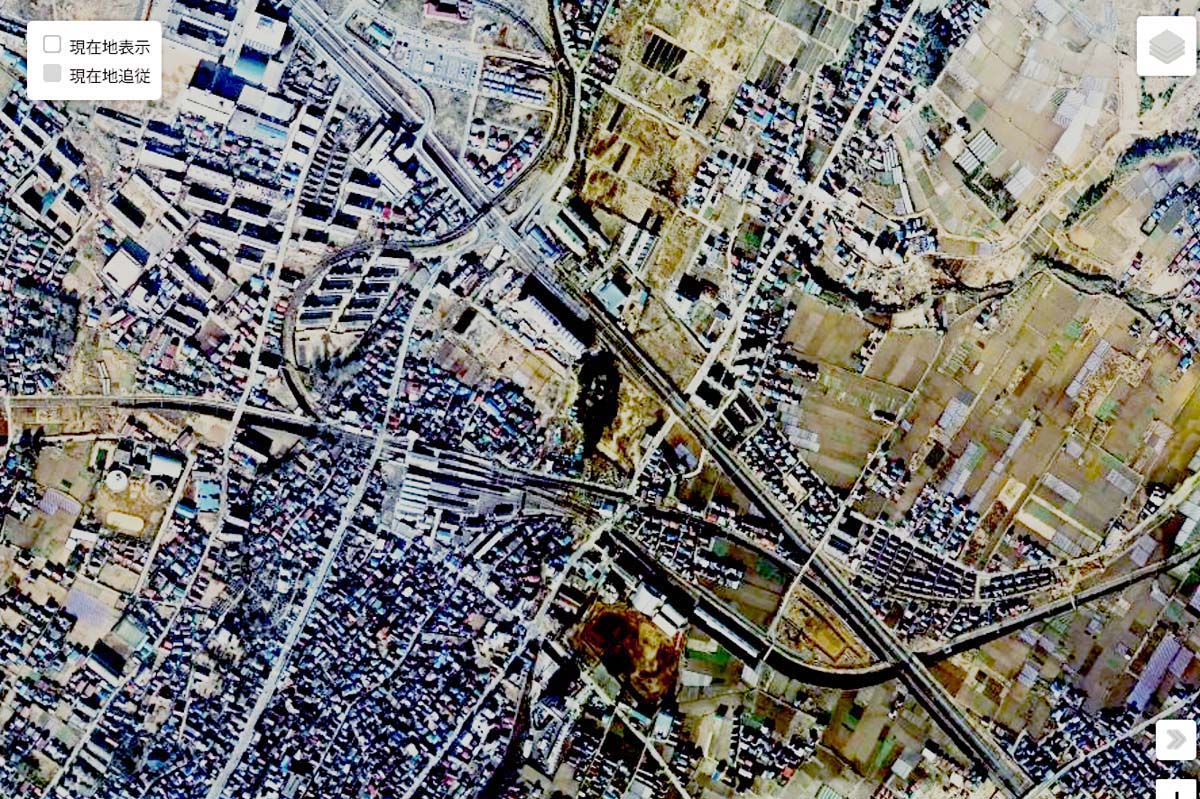 1975年頃の「京成津田沼駅」周辺の航空写真（画像：国土地理院）