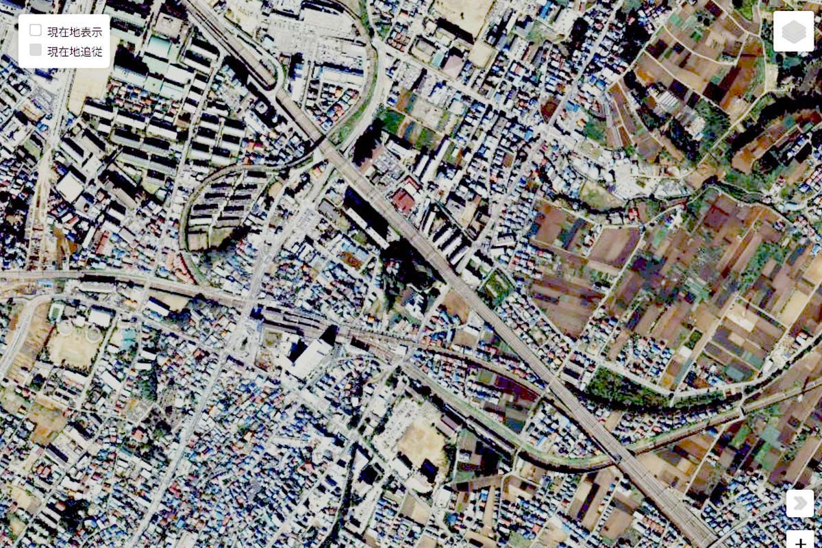 1990年頃の「京成津田沼駅」周辺の航空写真（画像：国土地理院）
