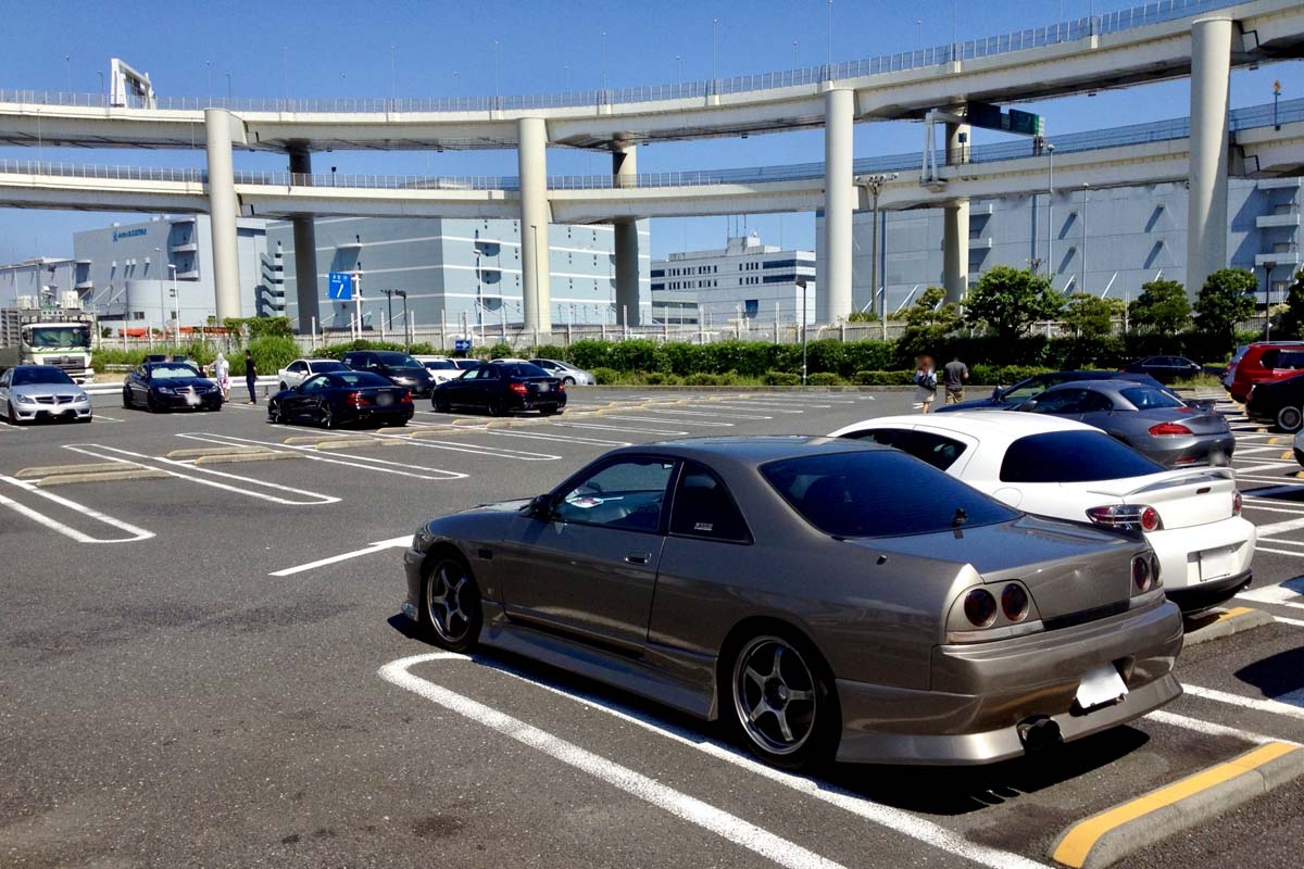 パーキングエリア（画像：写真AC）