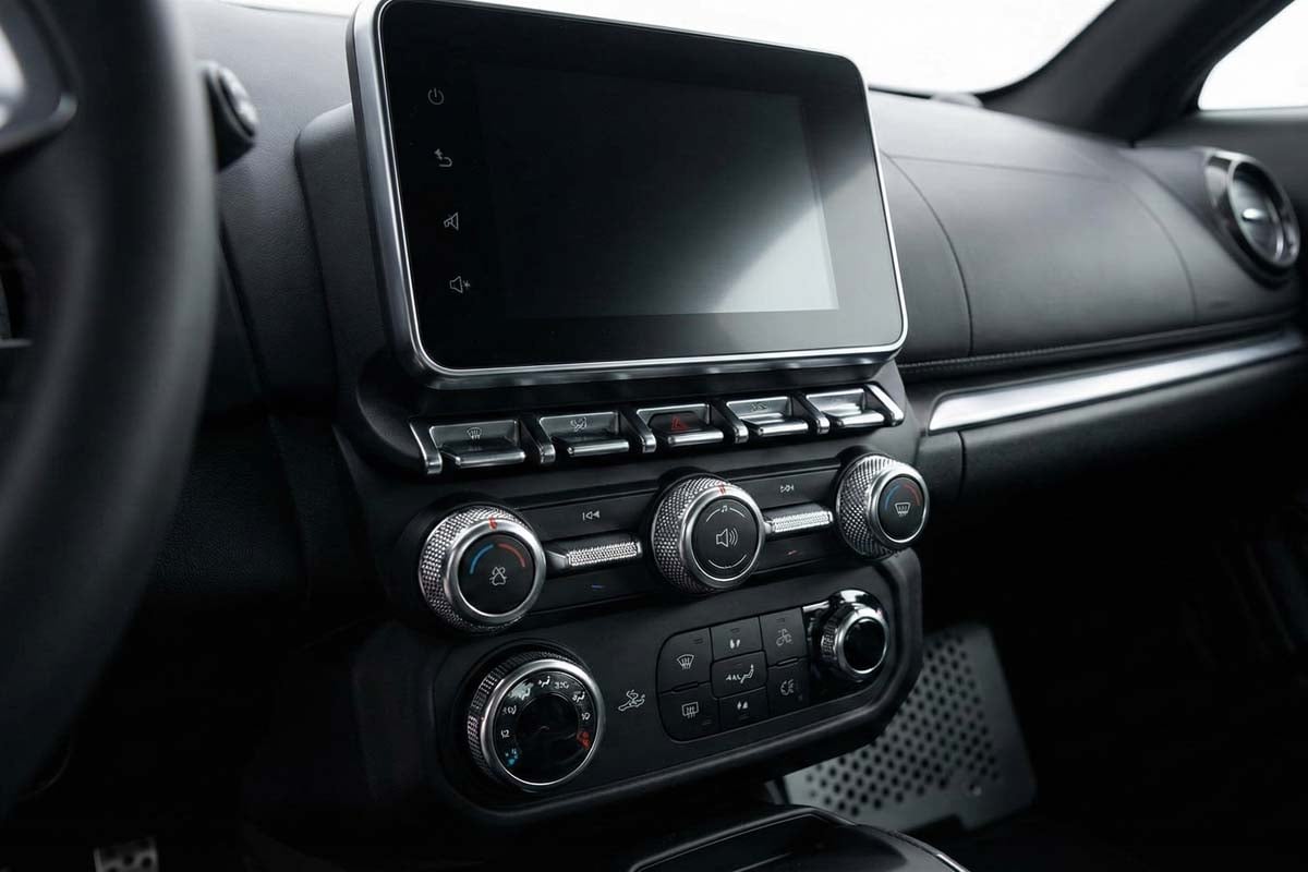 確かなクリック感のある物理ダイヤルやボタンイメージ。