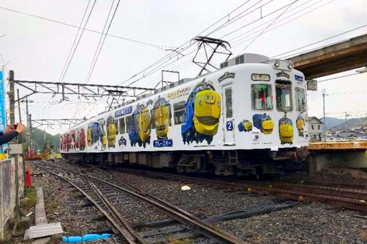 アニメキャラクターのラッピング電車（画像：和歌山電鐵）