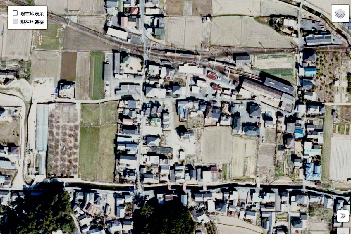 現在の「伊太祈曽駅」周辺の航空写真（画像：国土地理院）