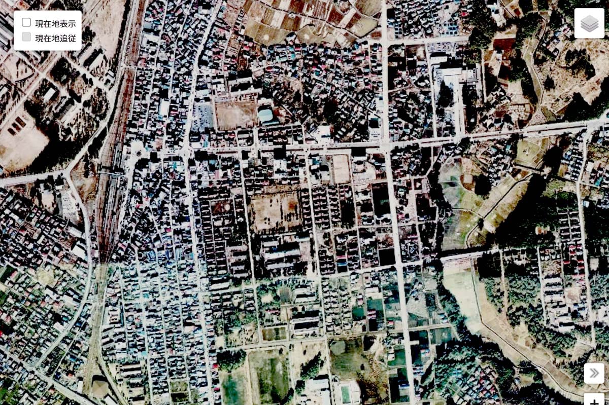 1975年頃の「勝田駅」周辺の航空写真（画像：国土地理院）