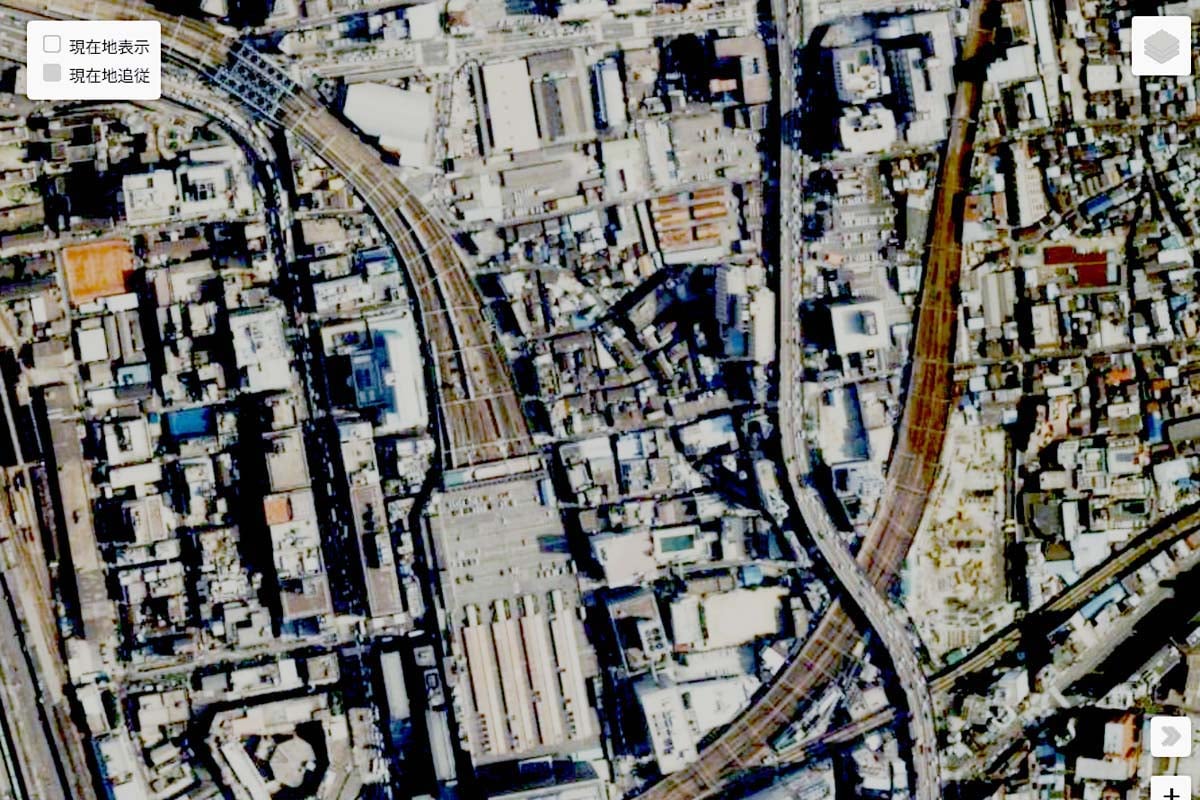 1985年頃の「大阪梅田駅」周辺の航空写真（画像：国土地理院）