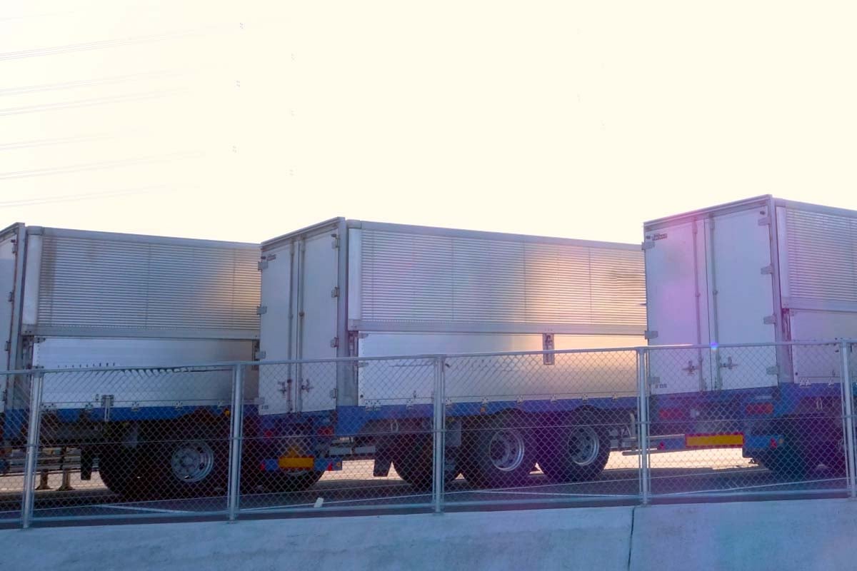 物流トラック（画像：写真AC）