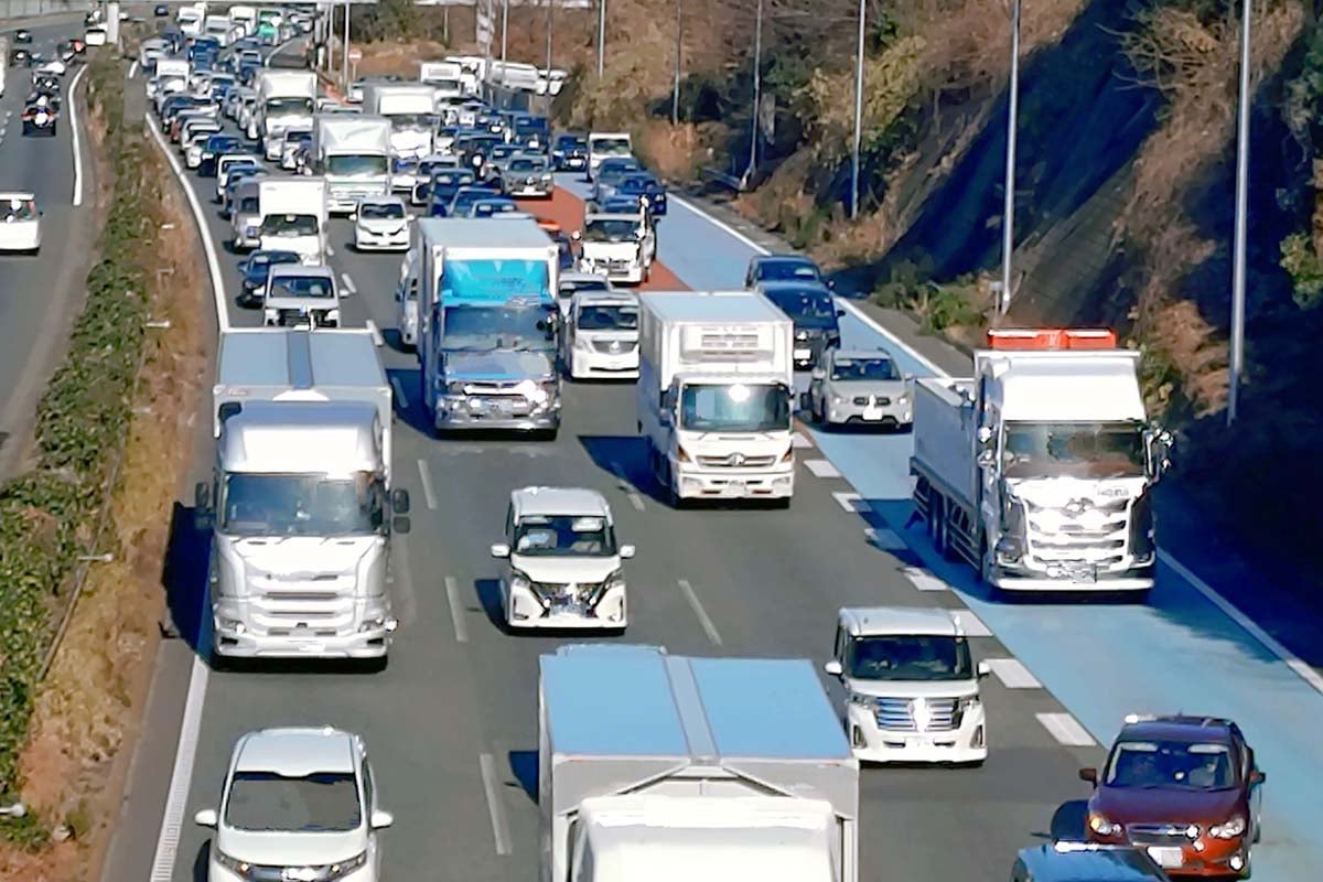 物流トラック（画像：写真AC）