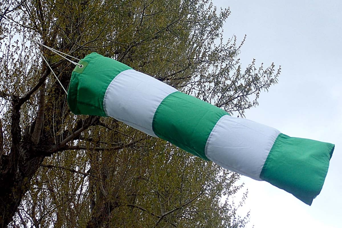 ウェイクのようなウルトラハイトワゴンには、横風に煽られやすいリスクが…（画像：写真AC）